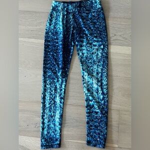 Blue wave patterned Energie Leggings